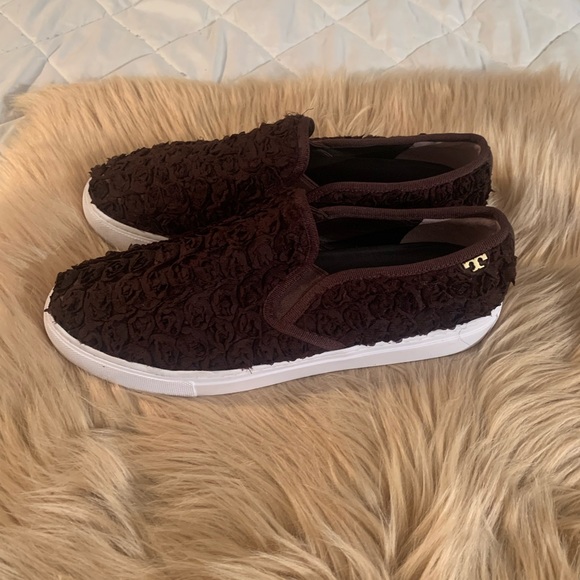 TORY BURCH BROWN FLOWER SNEAKER. - Picture 5 of 6
